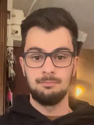 Portrait-Foto von Enriko Haxhiu